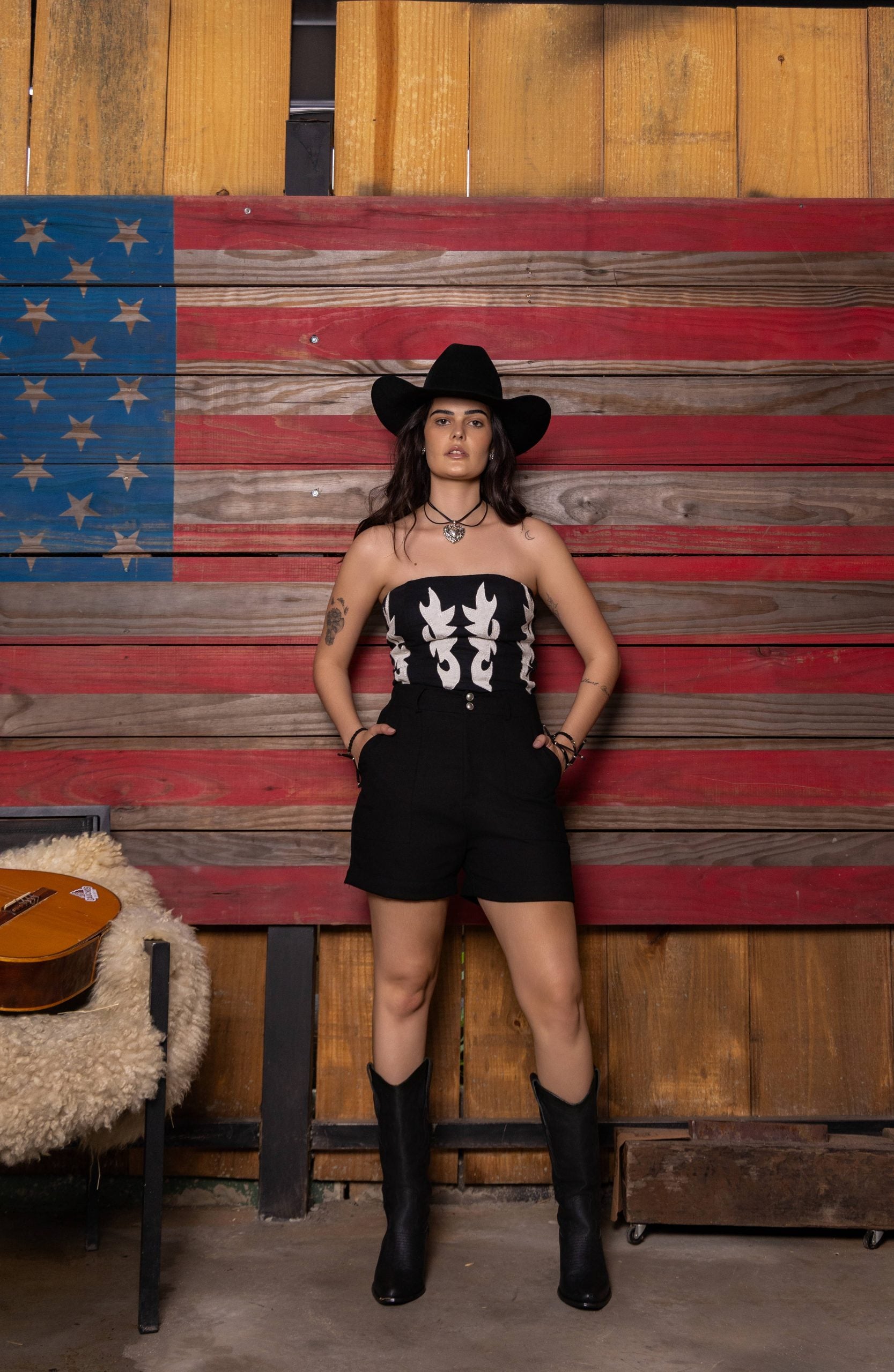 CORSELET LAINEY PRETO COM OFF